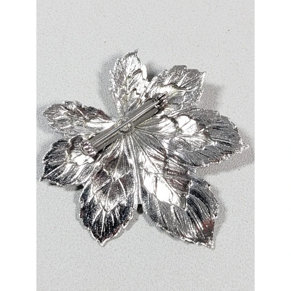 Vintage Silver tone Textured Maple Leaf Flat Pin Brooch‎